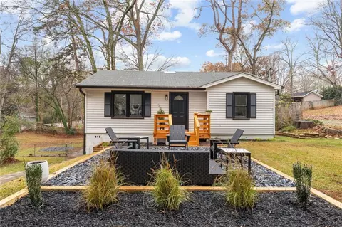 1044 Pinedale Dr SE, Smyrna, GA 30080