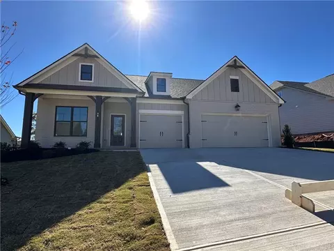29 Rose Lake Ct, Hoschton, GA 30548