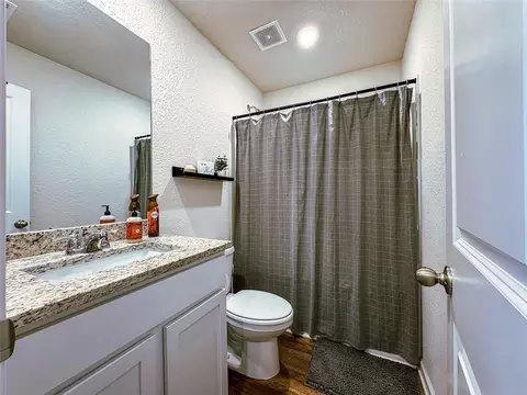 Bath - 534 Meadows Farm Dr, Monroe, GA 30655 photo 1 of 2
