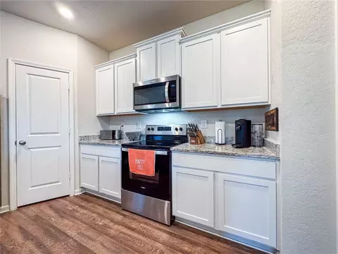 Kitchen - 534 Meadows Farm Dr, Monroe, GA 30655 photo 5 of 5