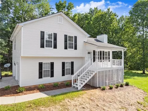3966 Rock Haven Dr, Flowery Branch, GA 30542