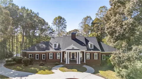 300 Island Cove Dr, Newnan, GA 30263