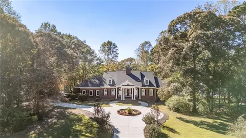 300 Island Cove Dr, Newnan, GA 30263