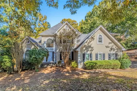527 Country Club Dr, Stockbridge, GA 30281