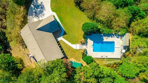 263 Tanglewood Trl, Trenton, GA 30752