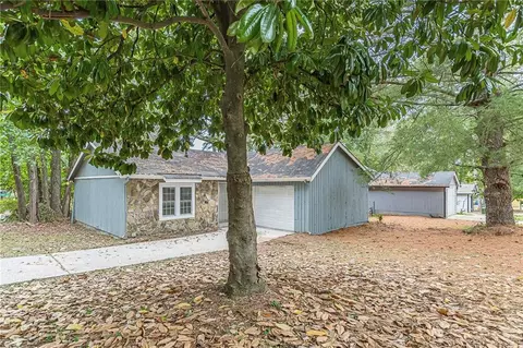 8685 Woodside Ln, Jonesboro, GA 30238