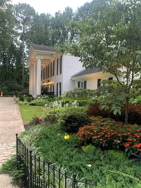 1700 Chartwell Trce, Stone Mountain, GA 30087