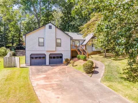 623 Sunshine Trce NW, Acworth, GA 30102