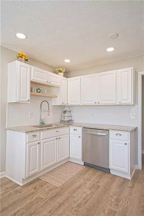 Kitchen - 2313 Sugarleaf Trl, Hampton, GA 30228 photo 2 of 4