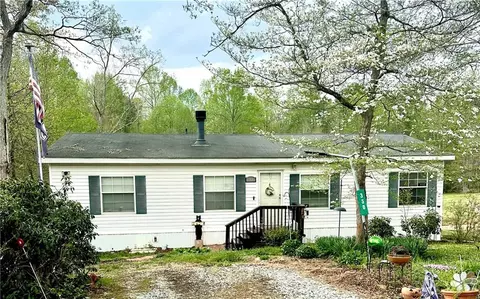 350 Kitty Hawk Ln, Clarkesville, GA 30523