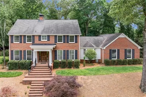 2626 Club Dr, Gainesville, GA 30506