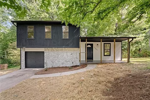 5401 Martins Crossing Rd, Stone Mountain, GA 30088