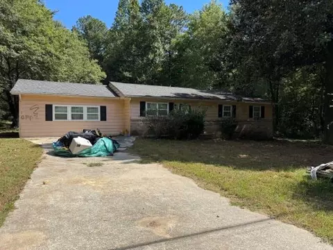 8684 Hickory Ln, Lithia Springs, GA 30122