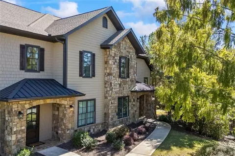 15 Cottage Ln, Toccoa, GA 30577