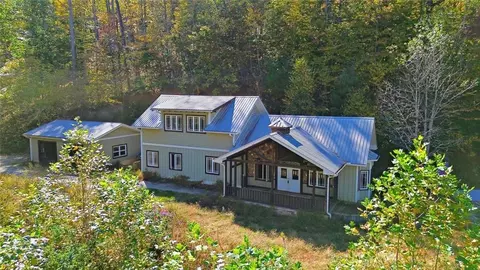73 Redbird Ln, Rabun Gap, GA 30568