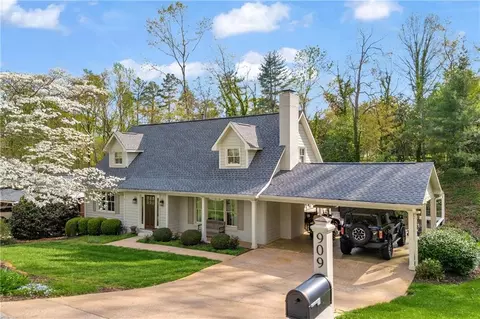 909 Parkhill Pl, Gainesville, GA 30501