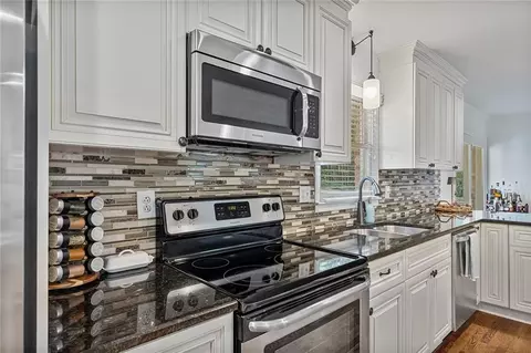 Kitchen - 2942 Arrow Creek Dr, Chamblee, GA 30341 photo 3 of 3