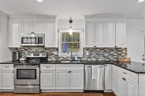Kitchen - 2942 Arrow Creek Dr, Chamblee, GA 30341 photo 2 of 3