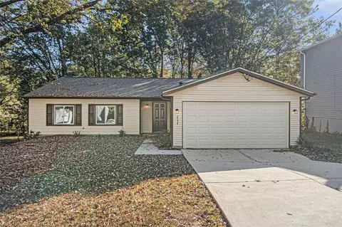 2154 Scarbrough Dr, Stone Mountain, GA 30088