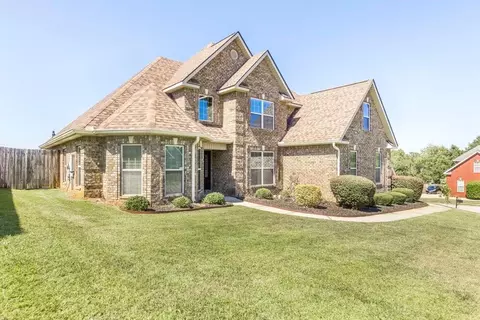 402 Charlotte Dr, Bonaire, GA 31005