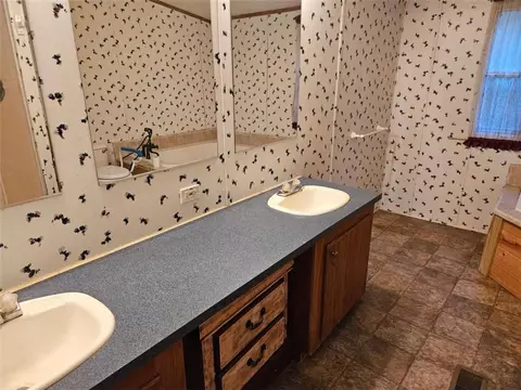 Bath - 788 Teagle Rd, Jackson, GA 30233 photo 2 of 2