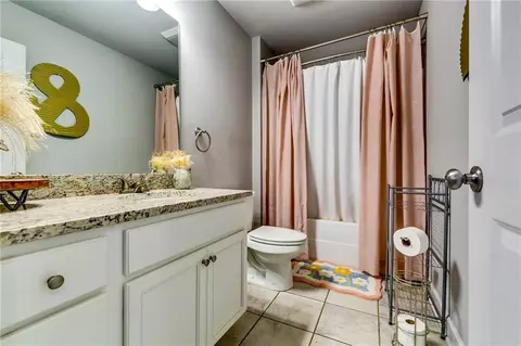Bath - 1668 Carriage Ct, Monroe, GA 30656 photo 4 of 5