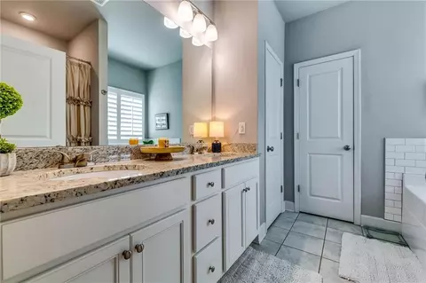 Bath - 1668 Carriage Ct, Monroe, GA 30656 photo 1 of 5