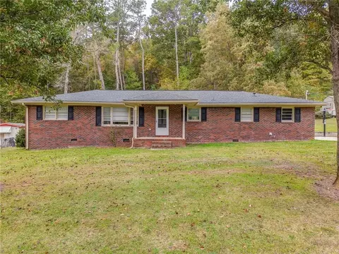413 Blackberry Ln SE, Lindale, GA 30147