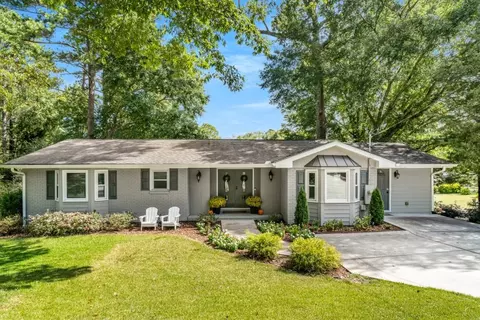 6825 Sunny Brook Ln, Atlanta, GA 30328