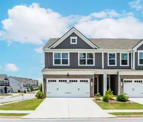 233 Salt Lake Ln, Hoschton, GA 30548