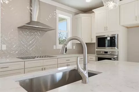 Kitchen - 564 Elder Rd, Statham, GA 30666 photo 9 of 12