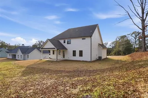 Exterior - 564 Elder Rd, Statham, GA 30666 photo 8 of 10