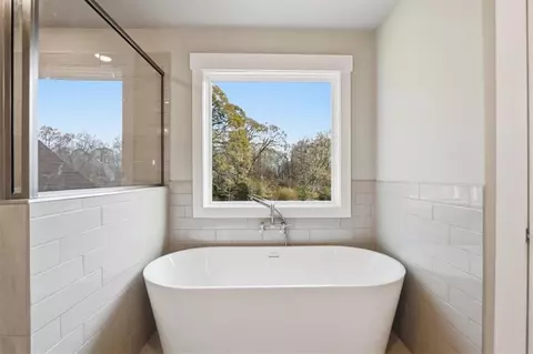 Bath - 564 Elder Rd, Statham, GA 30666 photo 13 of 17
