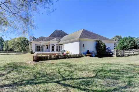Exterior - 2853 Brookside Dr, Monroe, GA 30656 photo 13 of 16