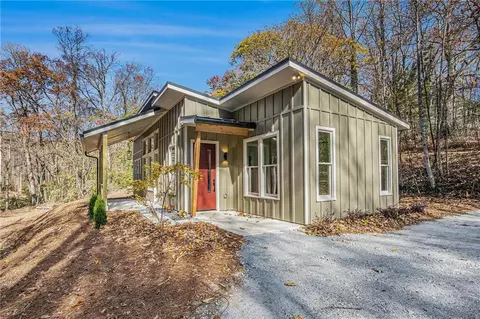 1806 Pinnacle Dr, Clayton, GA 30525