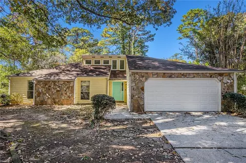 2901 Carrousel Ct, Stone Mountain, GA 30087