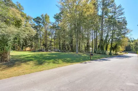 109 Greenwood Dr, Stockbridge, GA 30281
