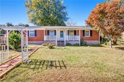 2624 Walnut Rd, Gainesville, GA 30506