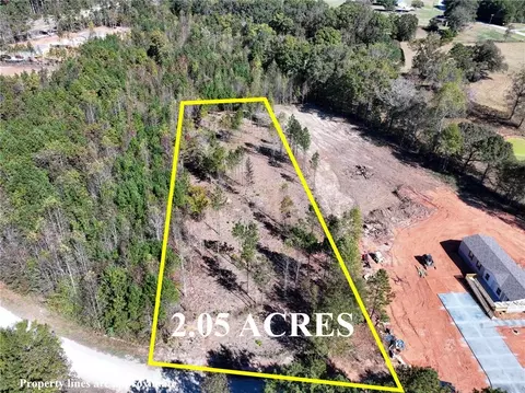 939 W Leatherwood Rd, Toccoa, GA 30577