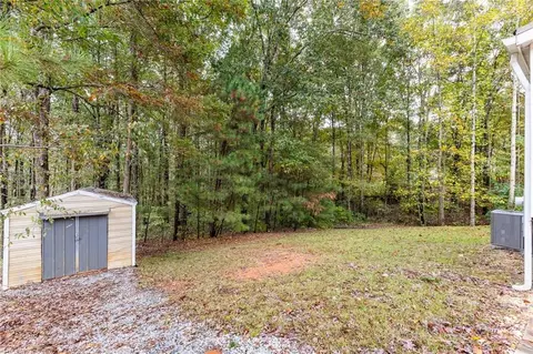 Exterior - 526 Stoneridge Dr, Winder, GA 30680 photo 4 of 4