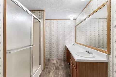 Bath - 526 Stoneridge Dr, Winder, GA 30680 photo 1 of 3