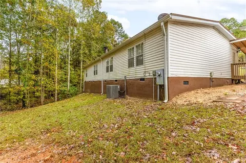 Exterior - 526 Stoneridge Dr, Winder, GA 30680 photo 3 of 4
