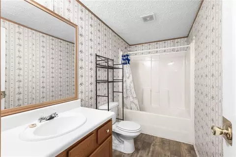 Bath - 526 Stoneridge Dr, Winder, GA 30680 photo 3 of 3
