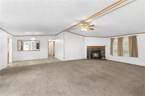 Living - 526 Stoneridge Dr, Winder, GA 30680 photo 2 of 3
