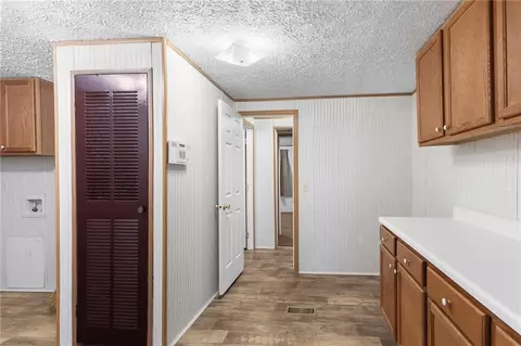 Entry Way - 526 Stoneridge Dr, Winder, GA 30680 photo 2 of 3