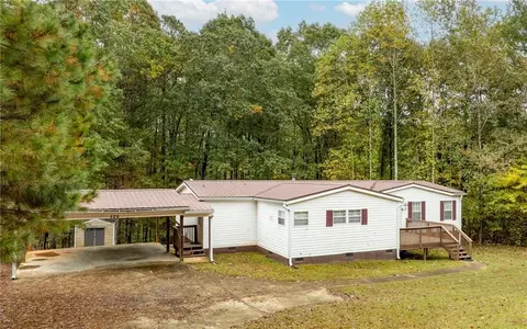 Exterior - 526 Stoneridge Dr, Winder, GA 30680 photo 1 of 4
