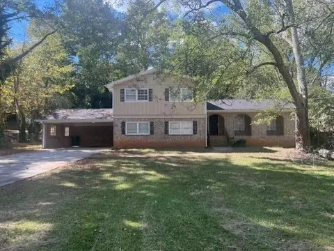 401 Barbashela Dr, Stone Mountain, GA 30088