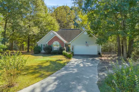 652 Magnolia Dr, Loganville, GA 30052