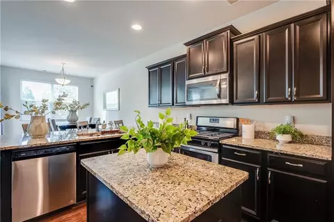 Kitchen - 4072 Elsdon Dr, Austell, GA 30106 photo 3 of 3