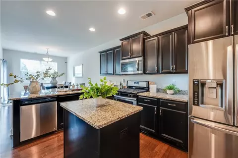 Kitchen - 4072 Elsdon Dr, Austell, GA 30106 photo 2 of 3